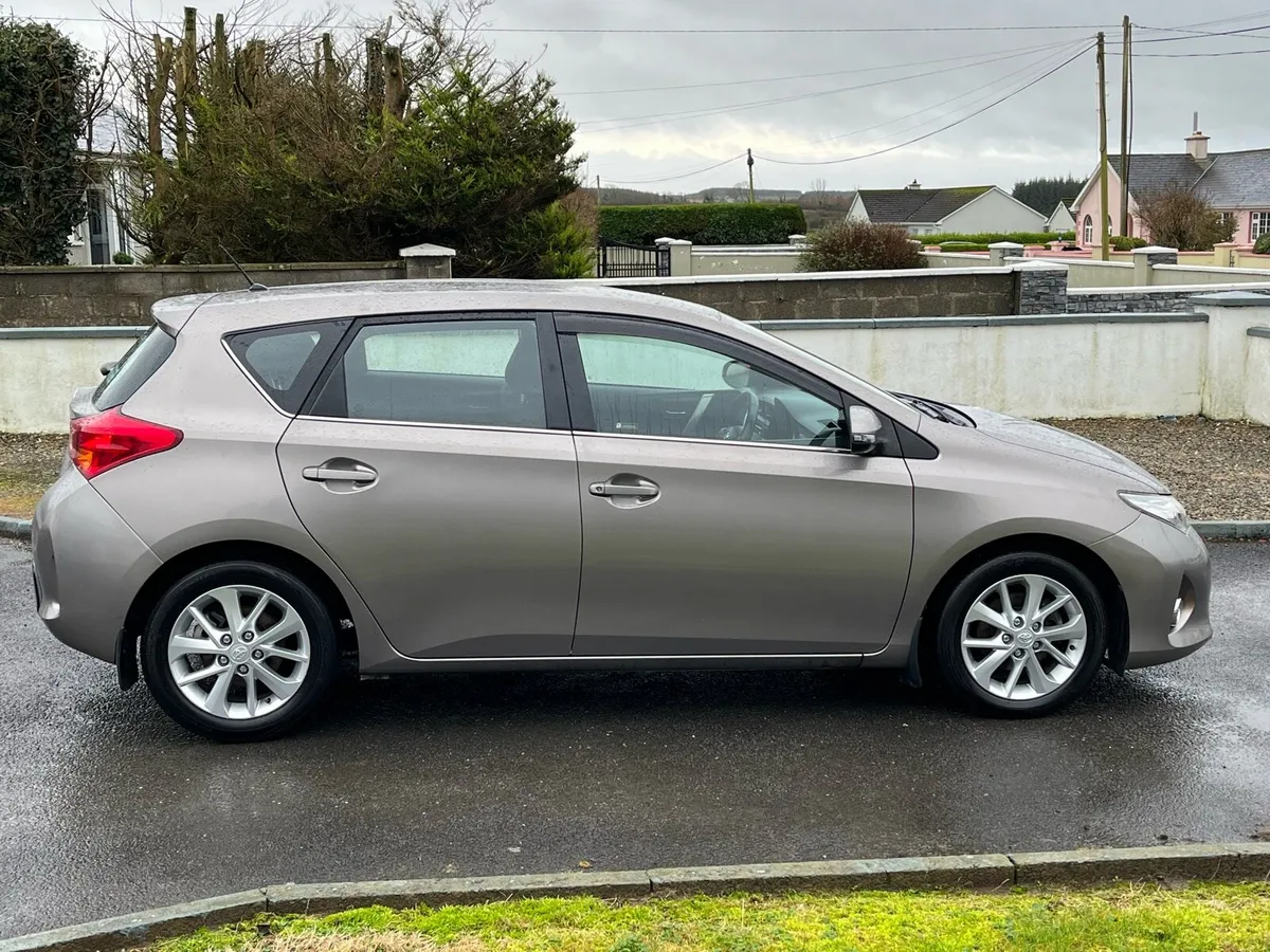 Toyota Auris   2012   1.4 Diesel - Image 3
