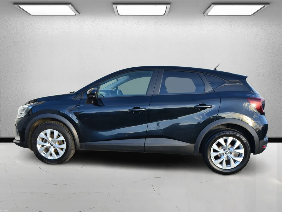 Renault Captur ONE OWNER HIGH SPEC ICONIC PETROL - Image 4