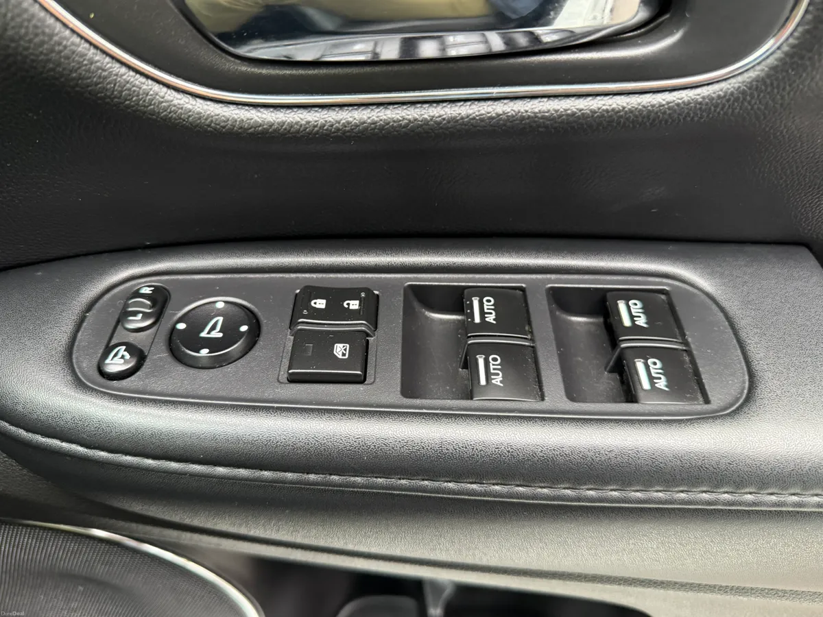 2015 Honda Vezel 1.5 Hybrid Auto,Full leather - Image 4