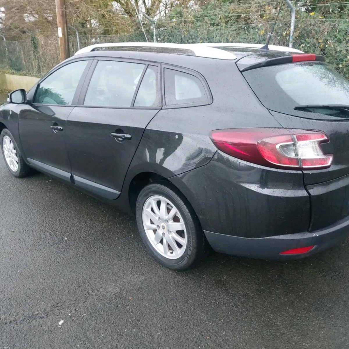 2010 renault megane estate nct 9/26 tax €200 - Image 1