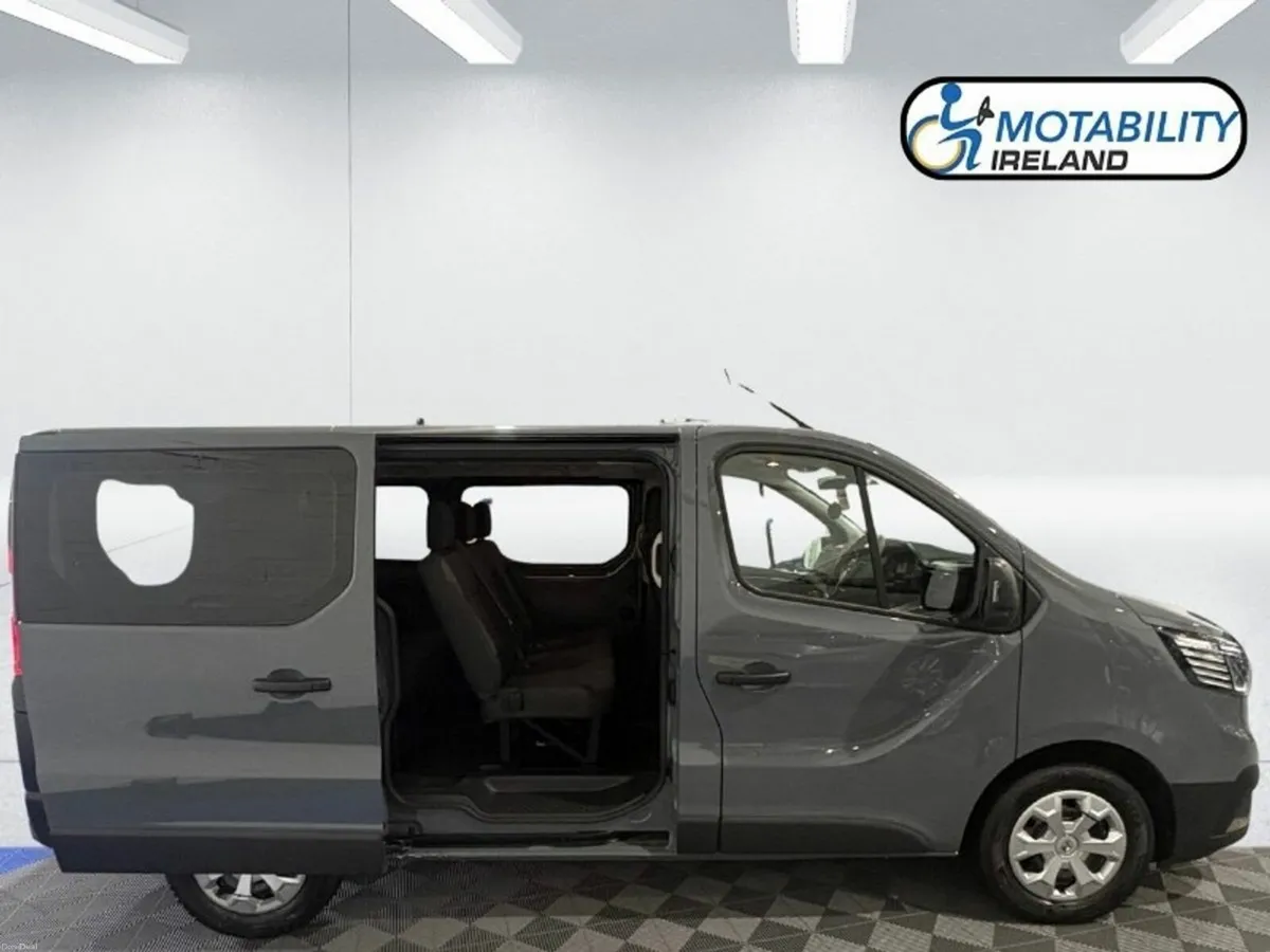 Renault Trafic 9 Seater - Image 4