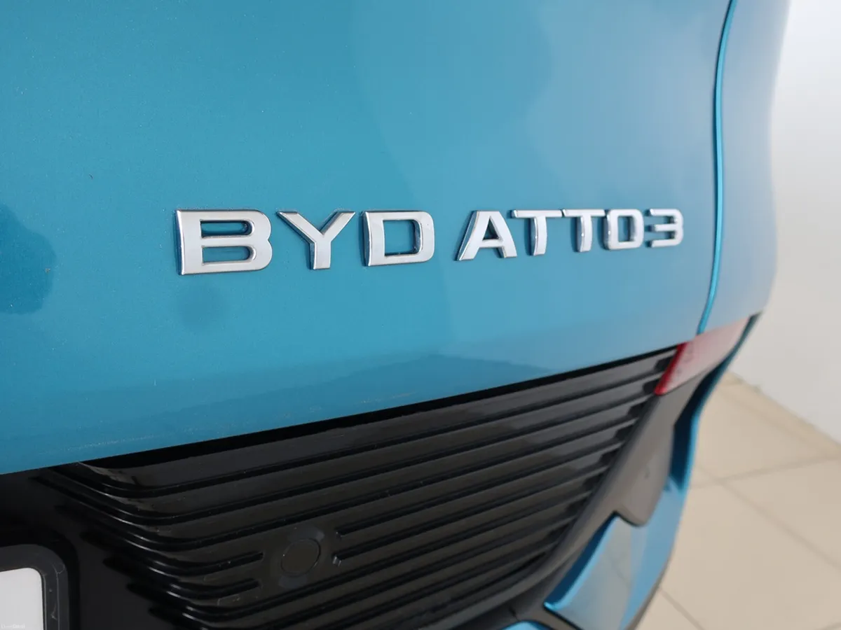 2025 BYD ATTO 3 Design 60kwh - Image 4