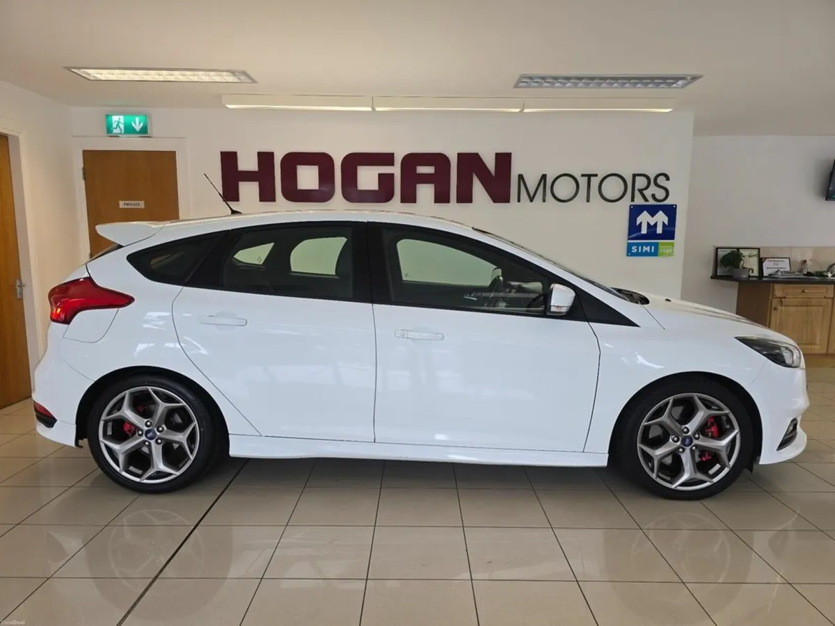Ford Focus ST2 2.0 250PS 5DR H/B - Image 3