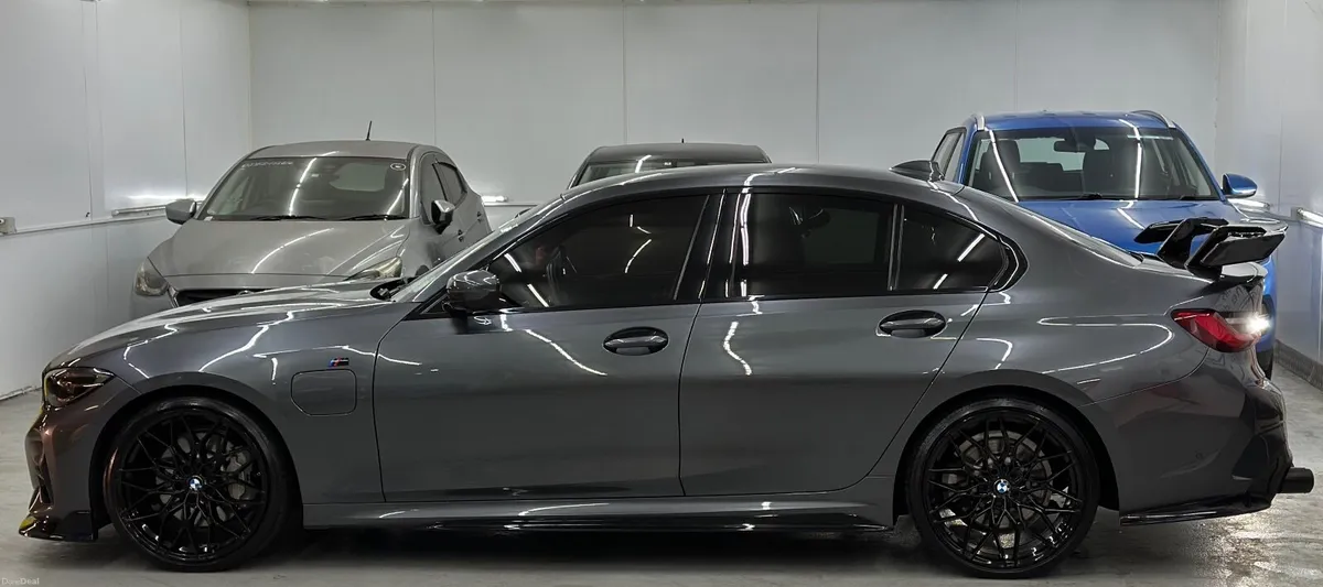 BMW 3-Series 2019 - Image 2