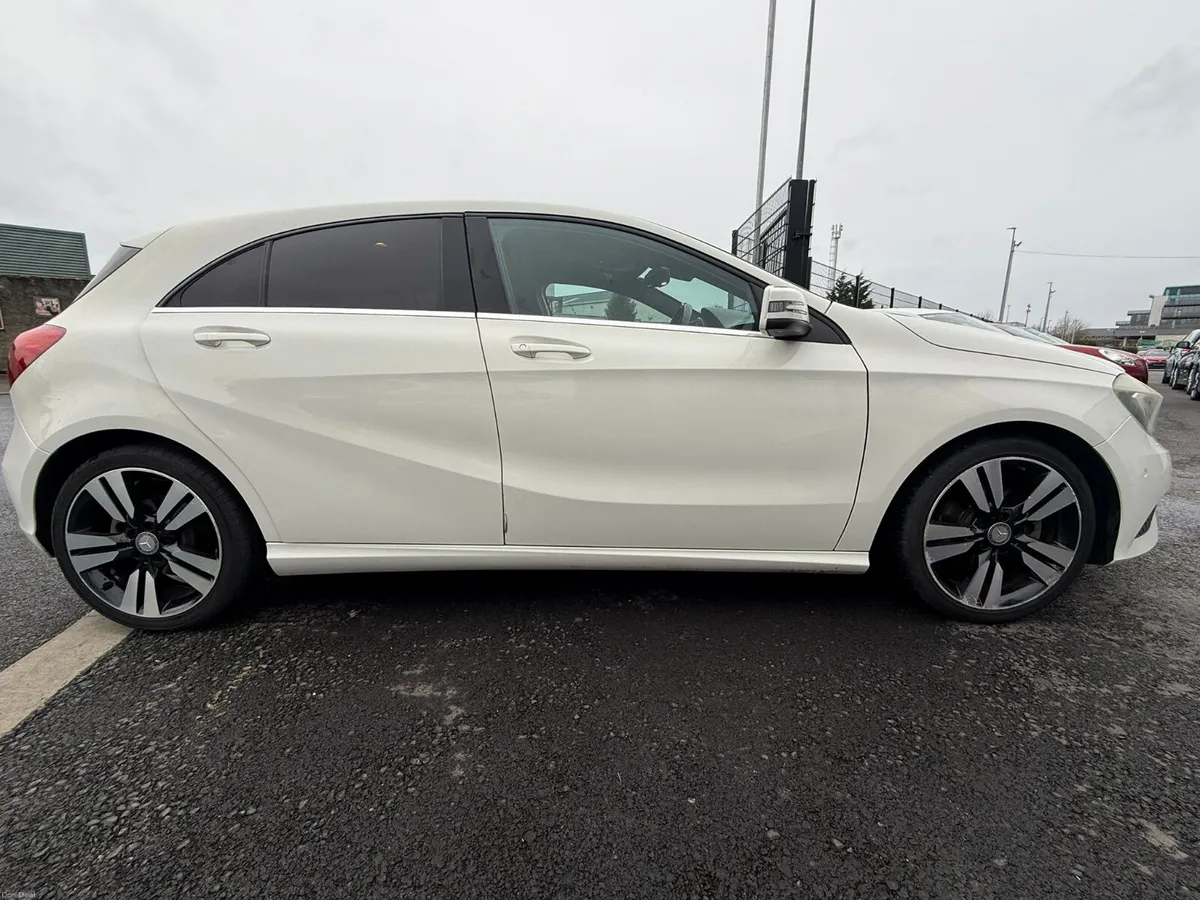 MERCEDES- BENZ A180 2014 - Image 2