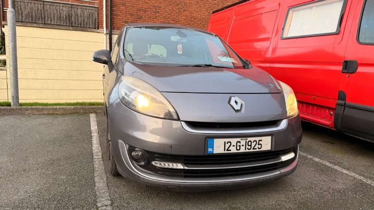 2012 Renault Grand Scenic - Image 2