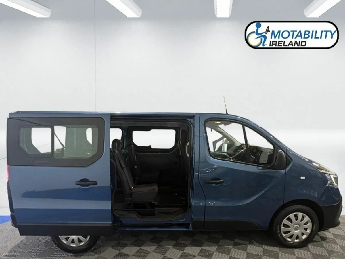 Renault Trafic Wheelchair Accessible - Image 4
