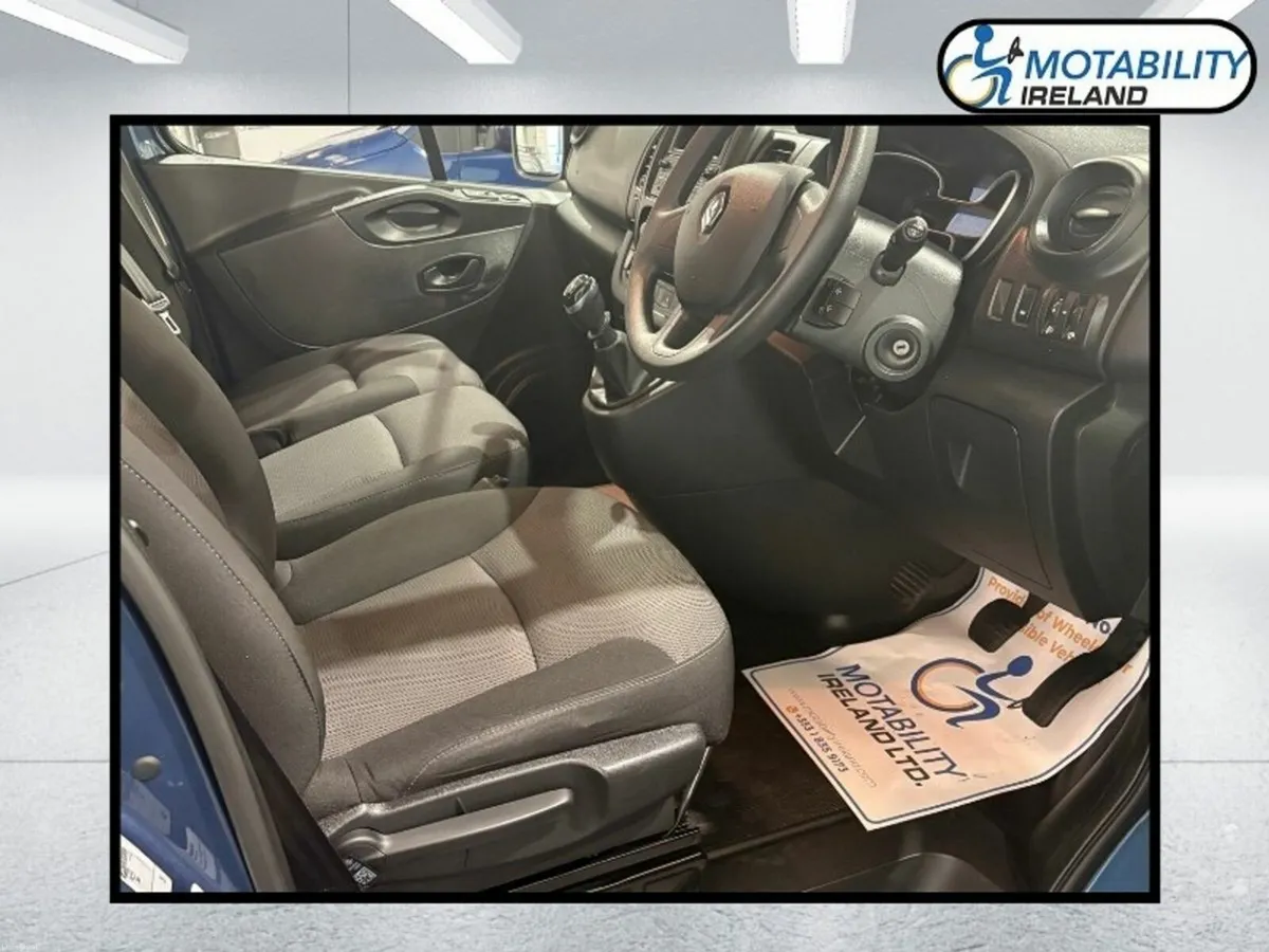 Renault Trafic Wheelchair Accessible - Image 5