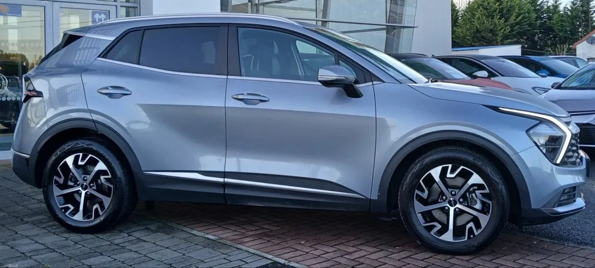 Kia Sportage K3 1.6 TDI **HEATED FRONT & BACK SEAT - Image 2