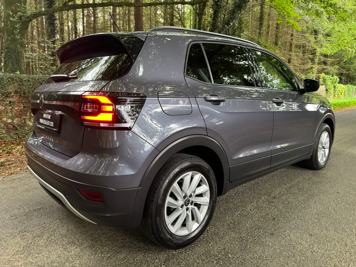 232 VW T CROSS 1.0 TSI LIFE ZENITH GREY - Image 2