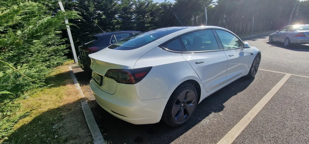 Tesla Model 3 2023 - Image 4