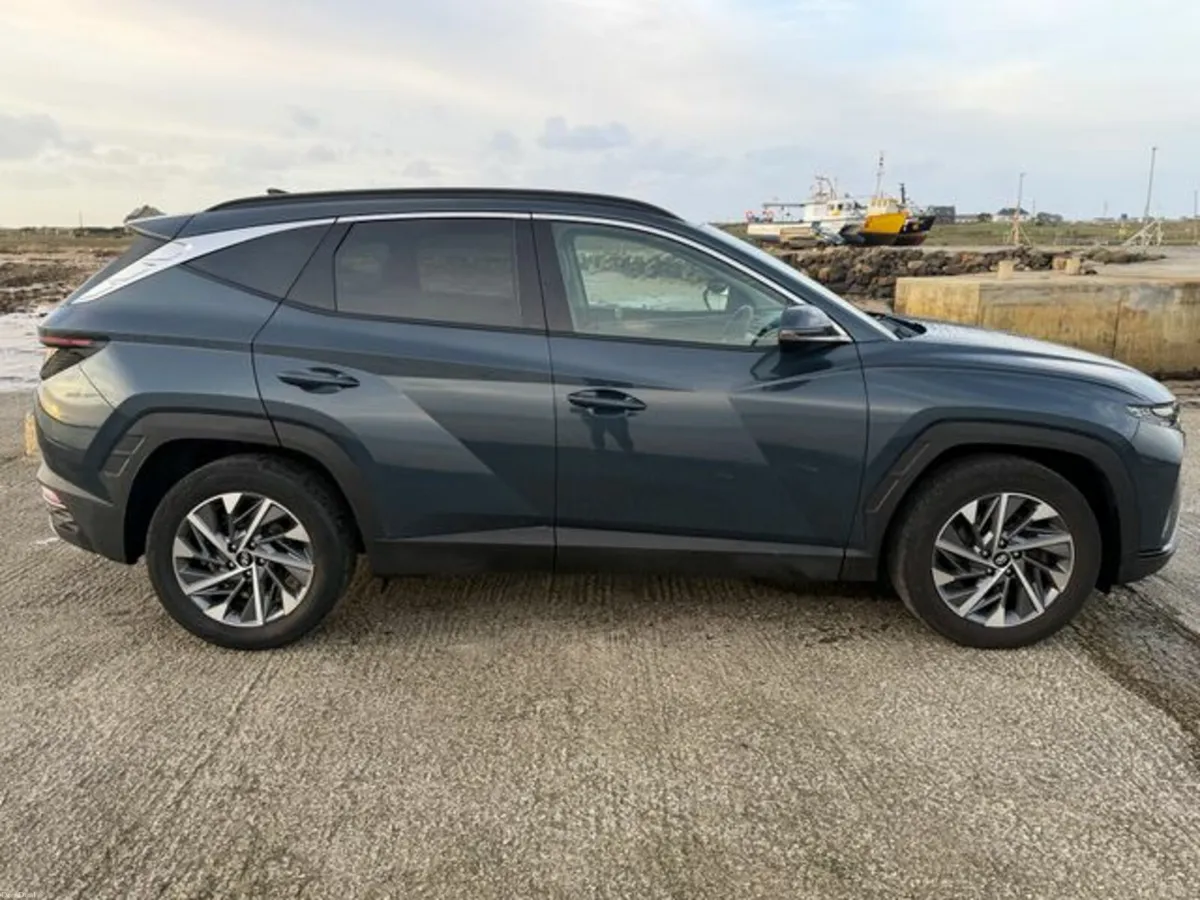 Hyundai Tucson Executive Plus 5DR - Image 2