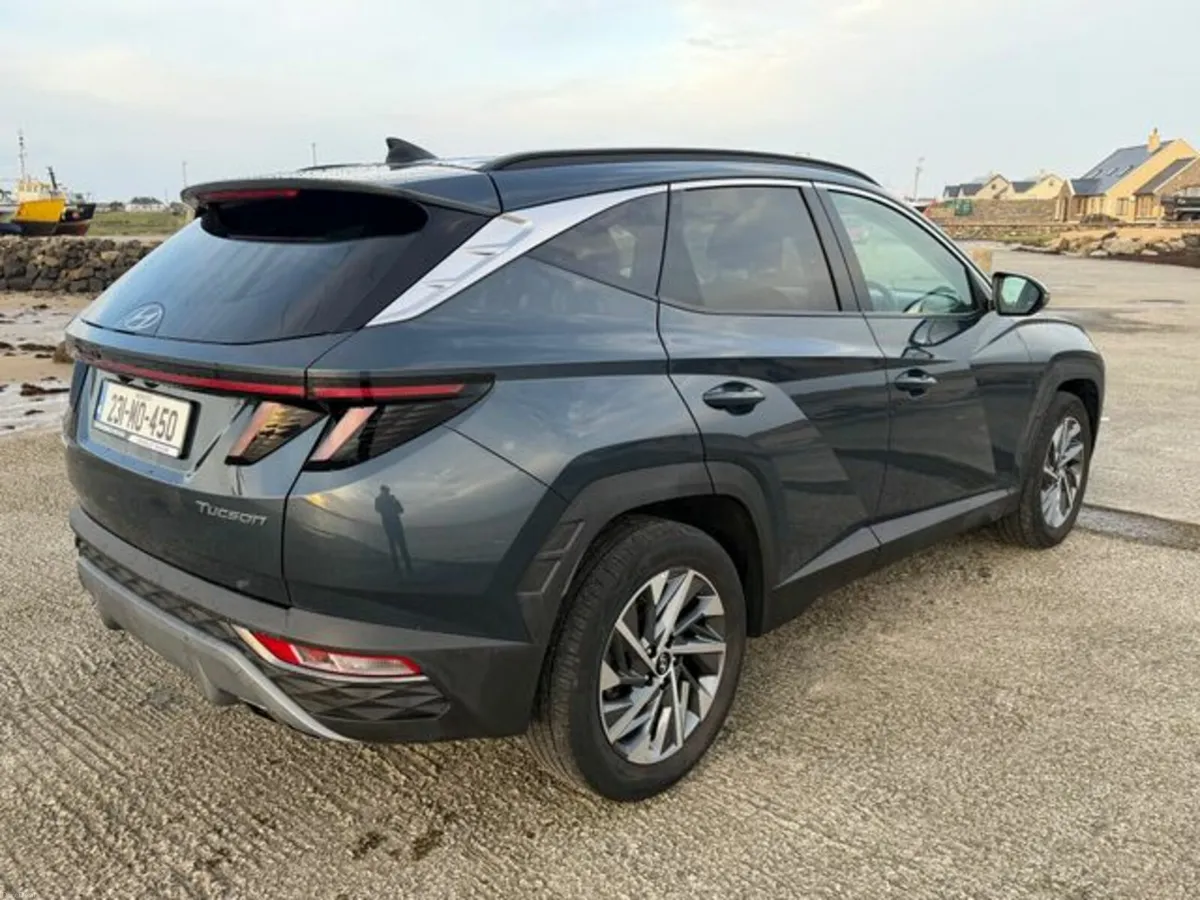 Hyundai Tucson Executive Plus 5DR - Image 3