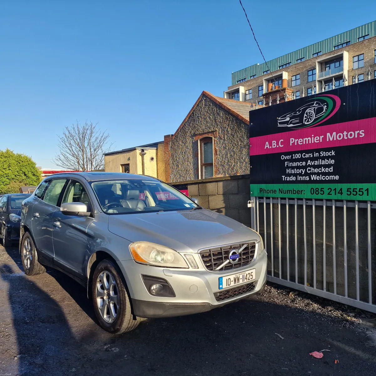 Volvo XC60 2010 Full Service History - Image 1