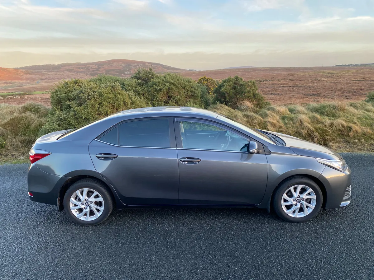 Toyota Corolla 2017 - Image 3