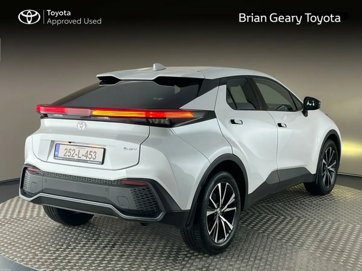 Toyota C-HR HYBRID SPORT - Image 2