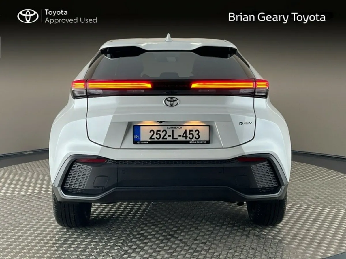 Toyota C-HR HYBRID SPORT - Image 4
