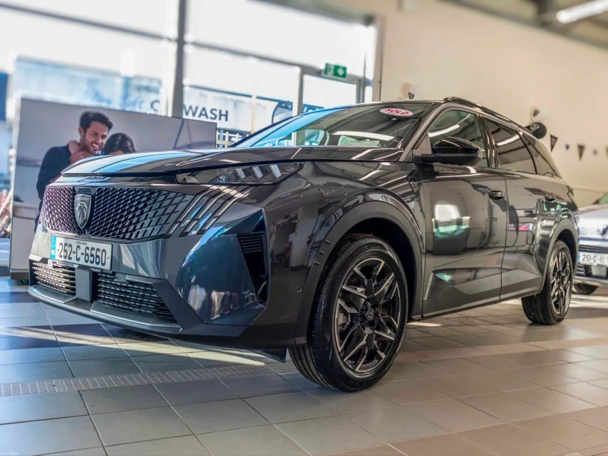 Peugeot 5008 2025 Peugeot 5008 GT Hybrid Zero Mile - Image 3