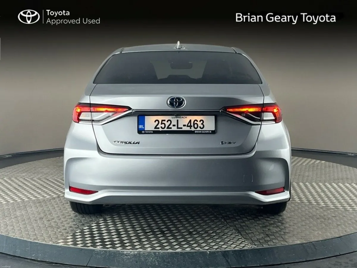 Toyota Corolla HYBRID LUNA SPORT SALOON - Image 4