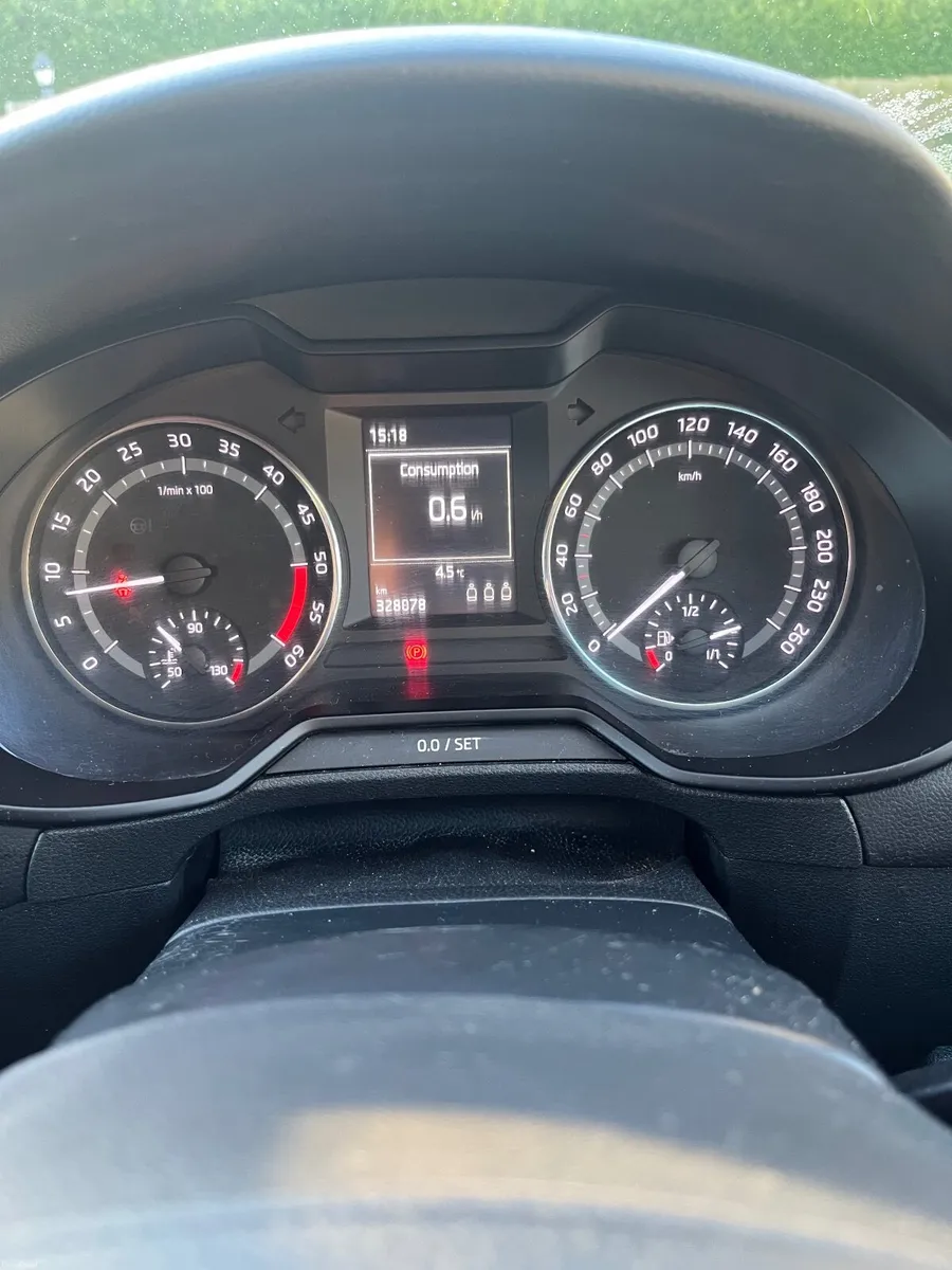 Skoda Octavia 2015 - Image 2