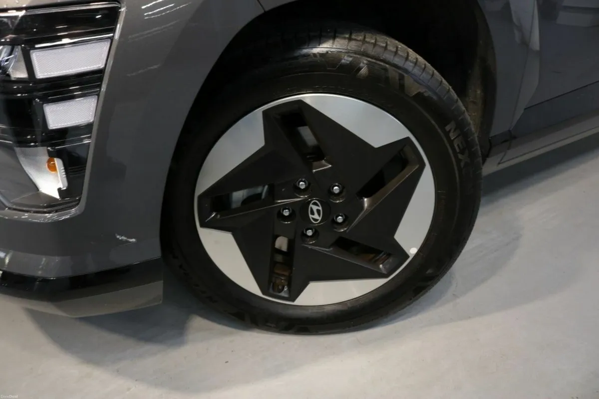 Hyundai KONA ELECTRIC ELEGANCE 48 kWh COMPACT SUV - Image 3