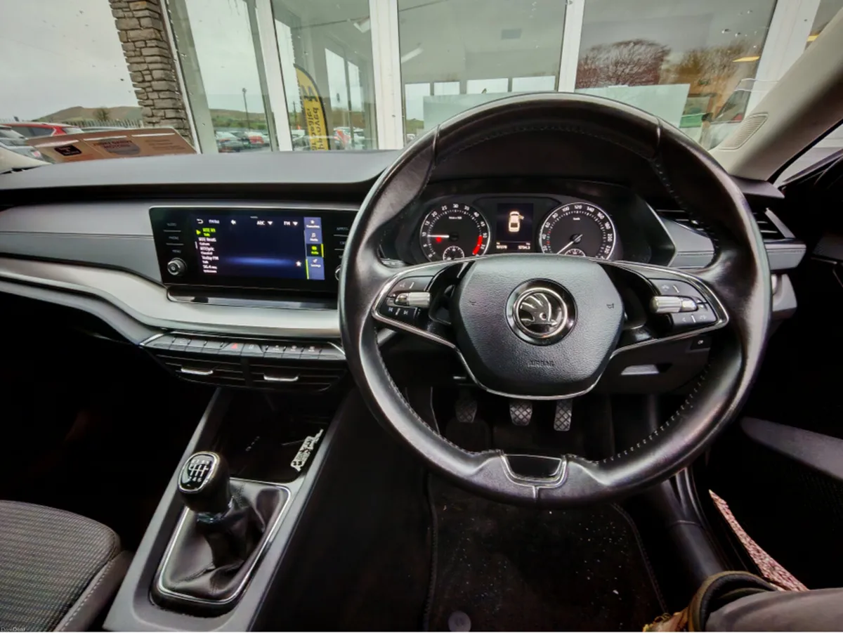 SKODA OCTAVIA AMBITION 2.0 TDI 115HP 5DR - Image 3