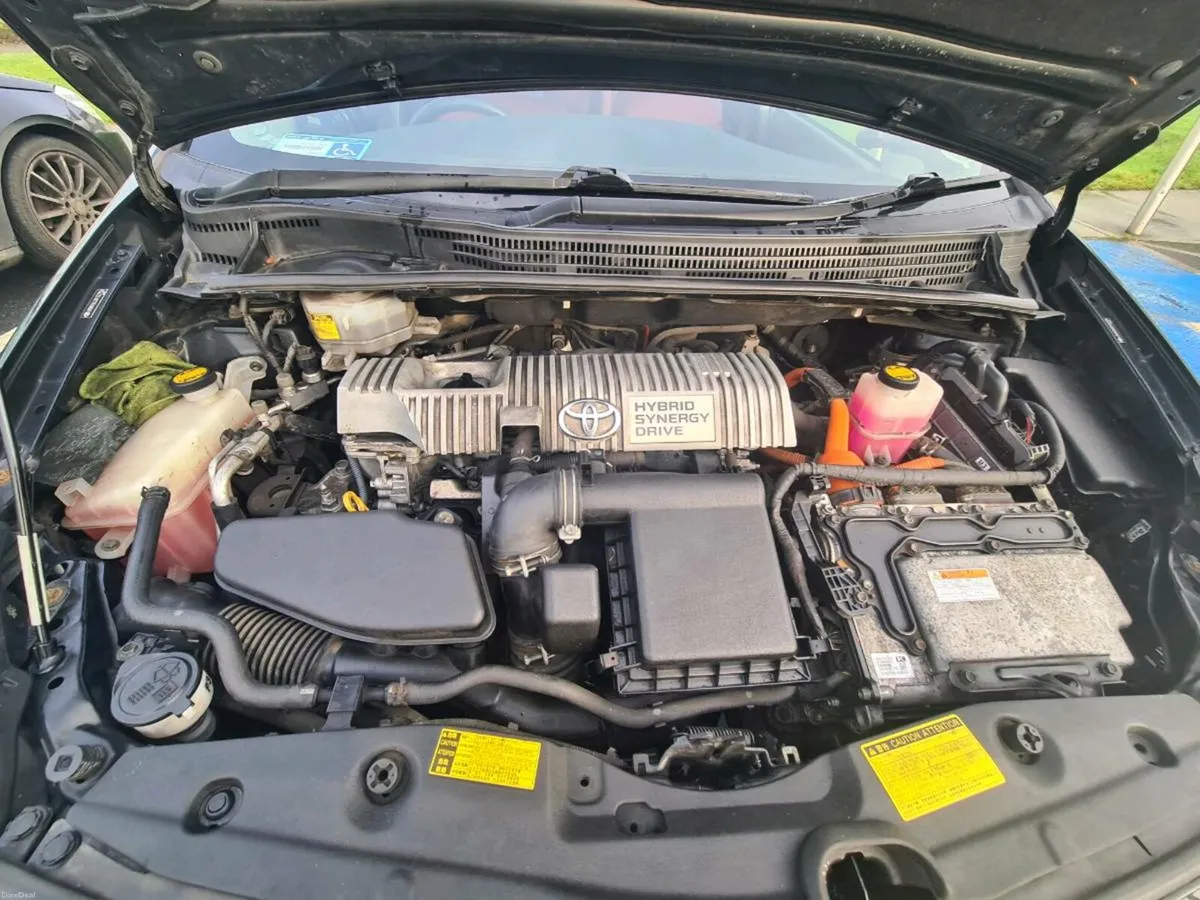 Toyota Prius Hybrid 1.8  High specs - Image 2