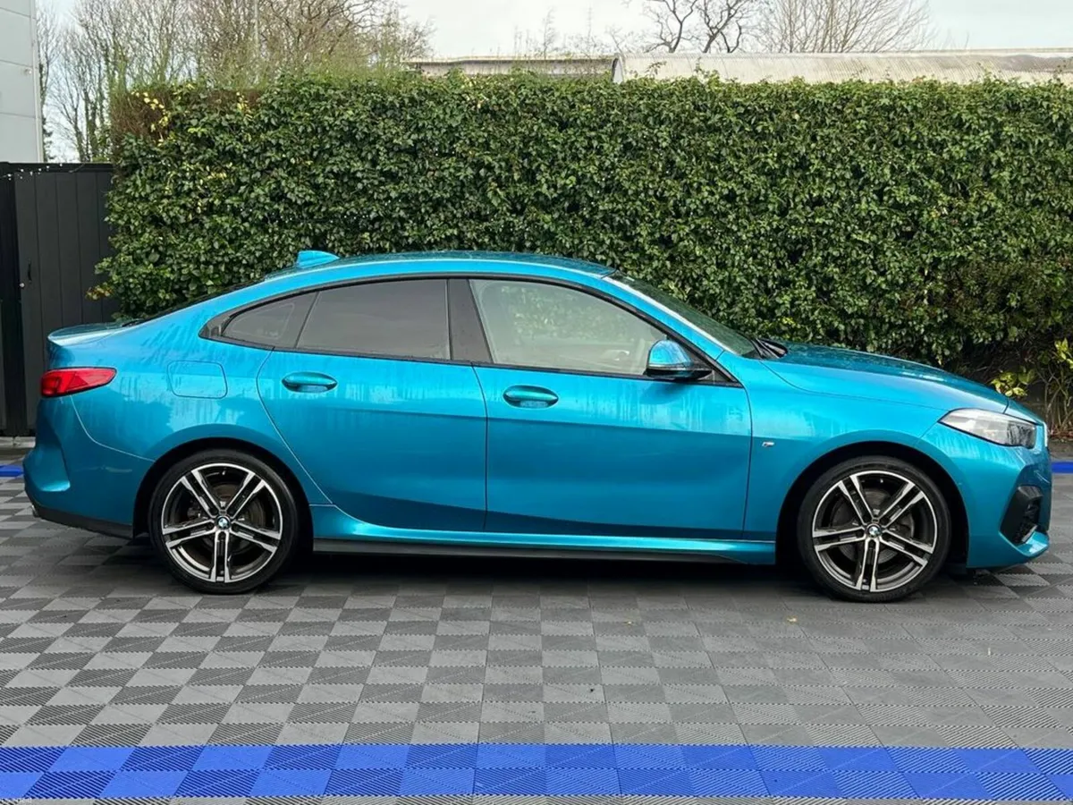 BMW 2-Series 218d M-SPORT 2.0 // WIRELESS CHARGING - Image 2