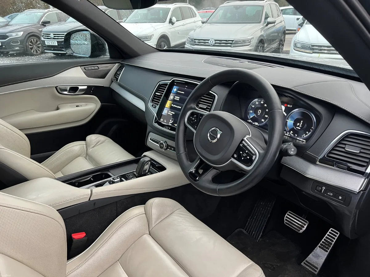 2022 Volvo XC90 R Design T8 Recharge PHEV Pan Roof - Image 3