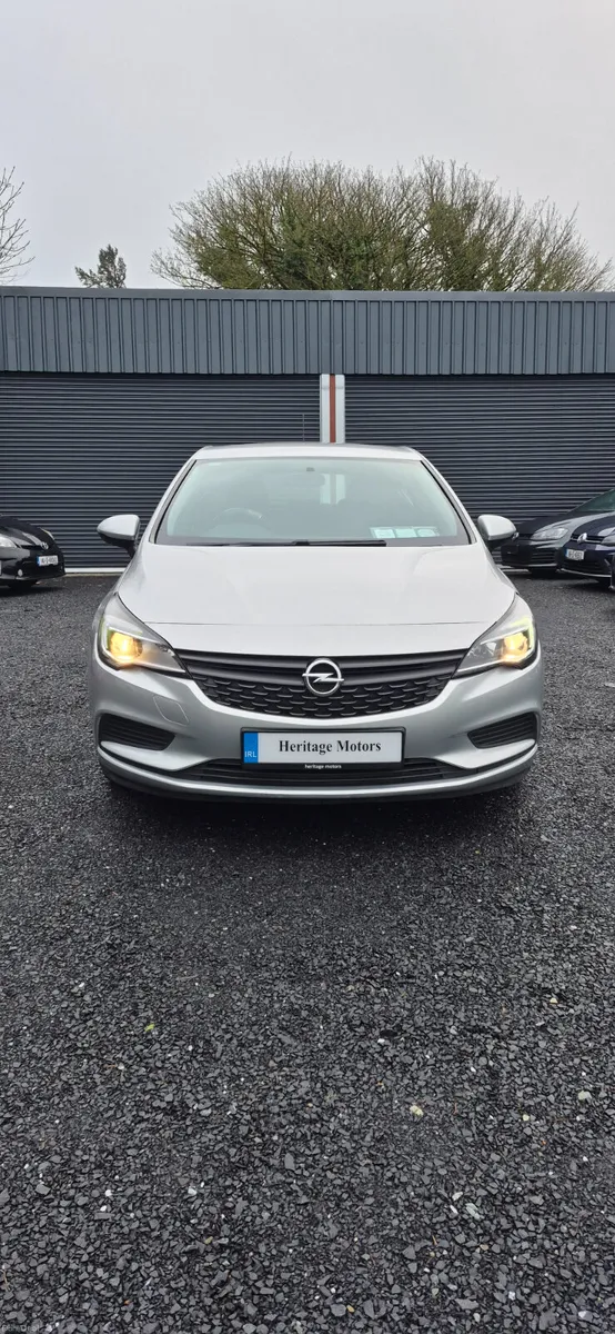 Opel Astra 2017 - Image 2