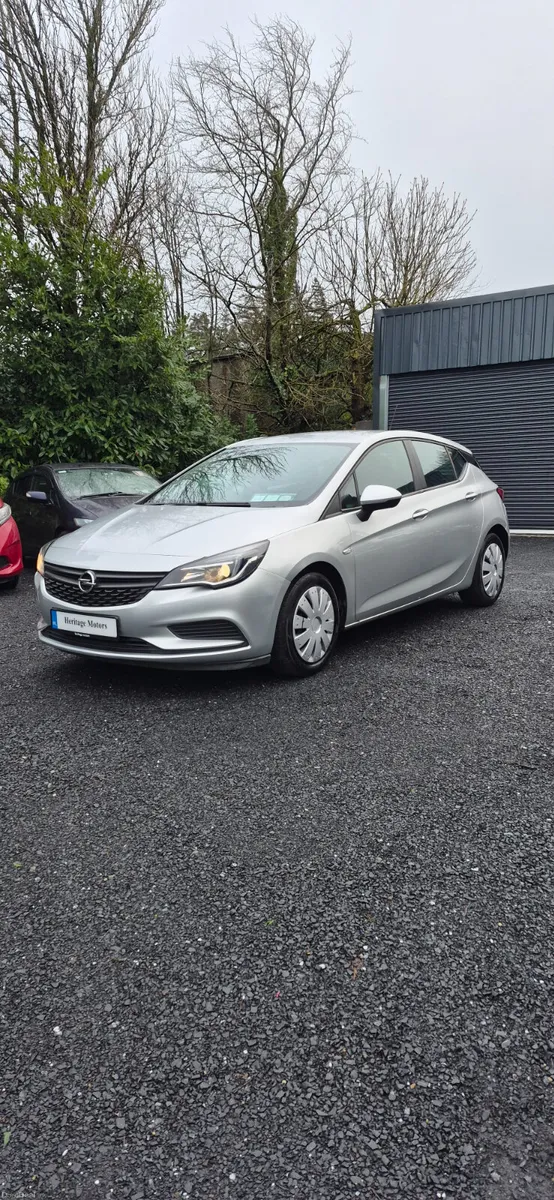 Opel Astra 2017 - Image 3