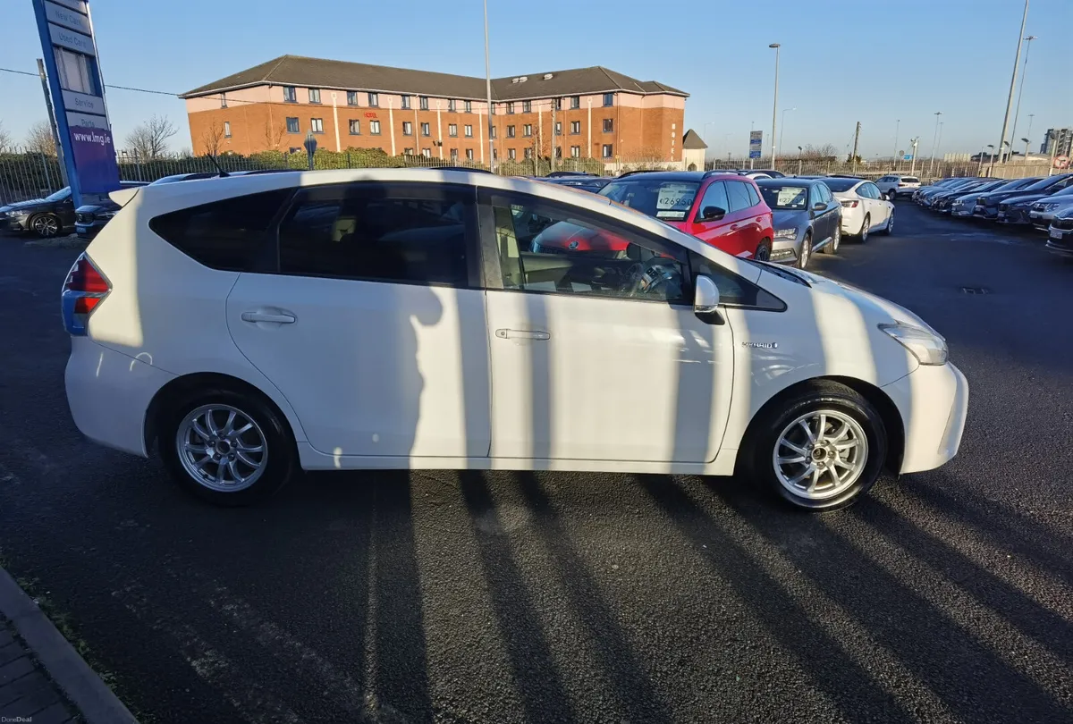 TOYOTA PRIUS ALPHA 1.8 AUTOMATIC **7 SEATER** - Image 4