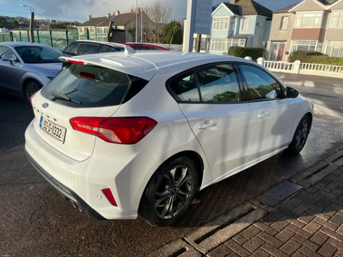 Ford Focus St-line 1.0 Ecoboost 125PS 4DR - Image 4