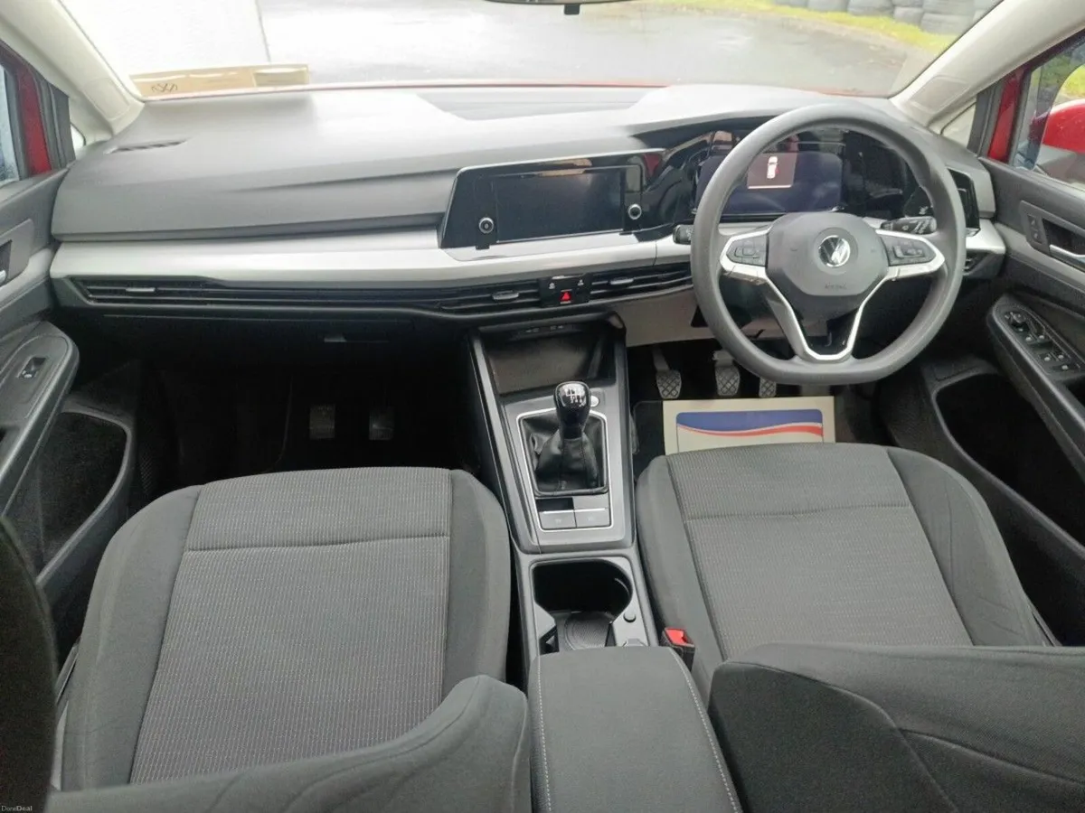 Volkswagen Golf Life 2.0 TDI 115HP M6F - Image 4
