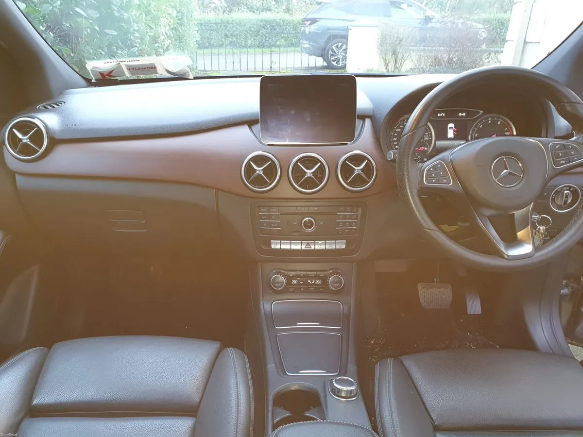 Mercedes-Benz B-Class 2017 - Image 2