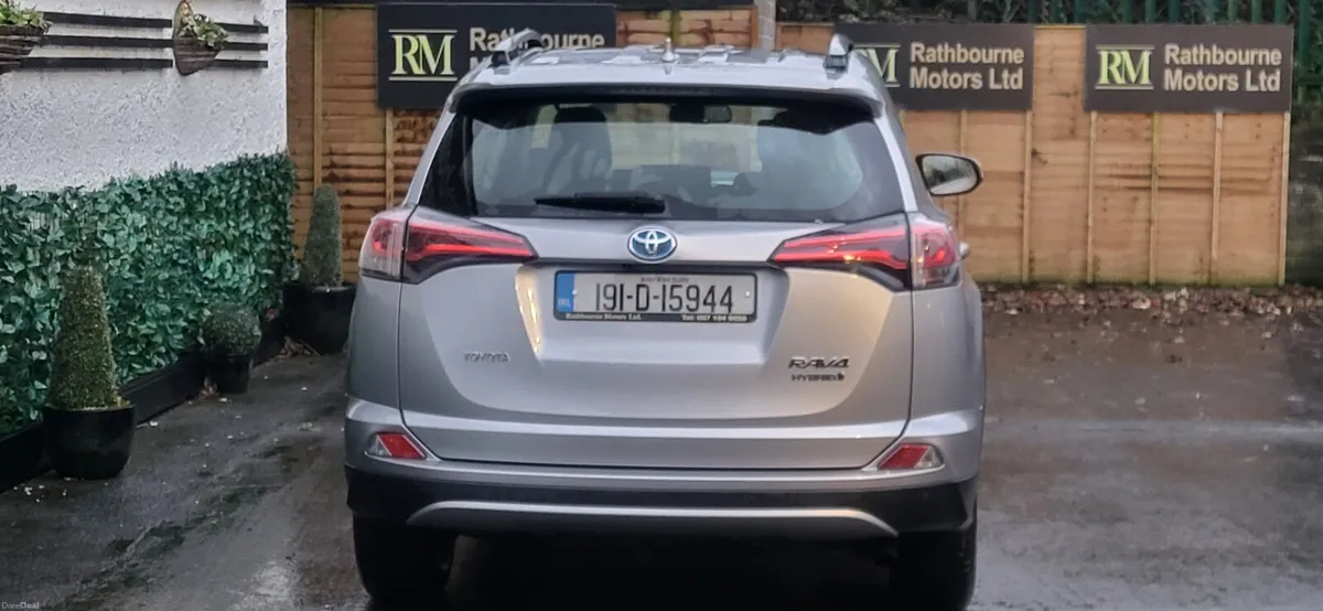 Toyota RAV4 2019 Hybrid Luna/sport Mint Condition - Image 6