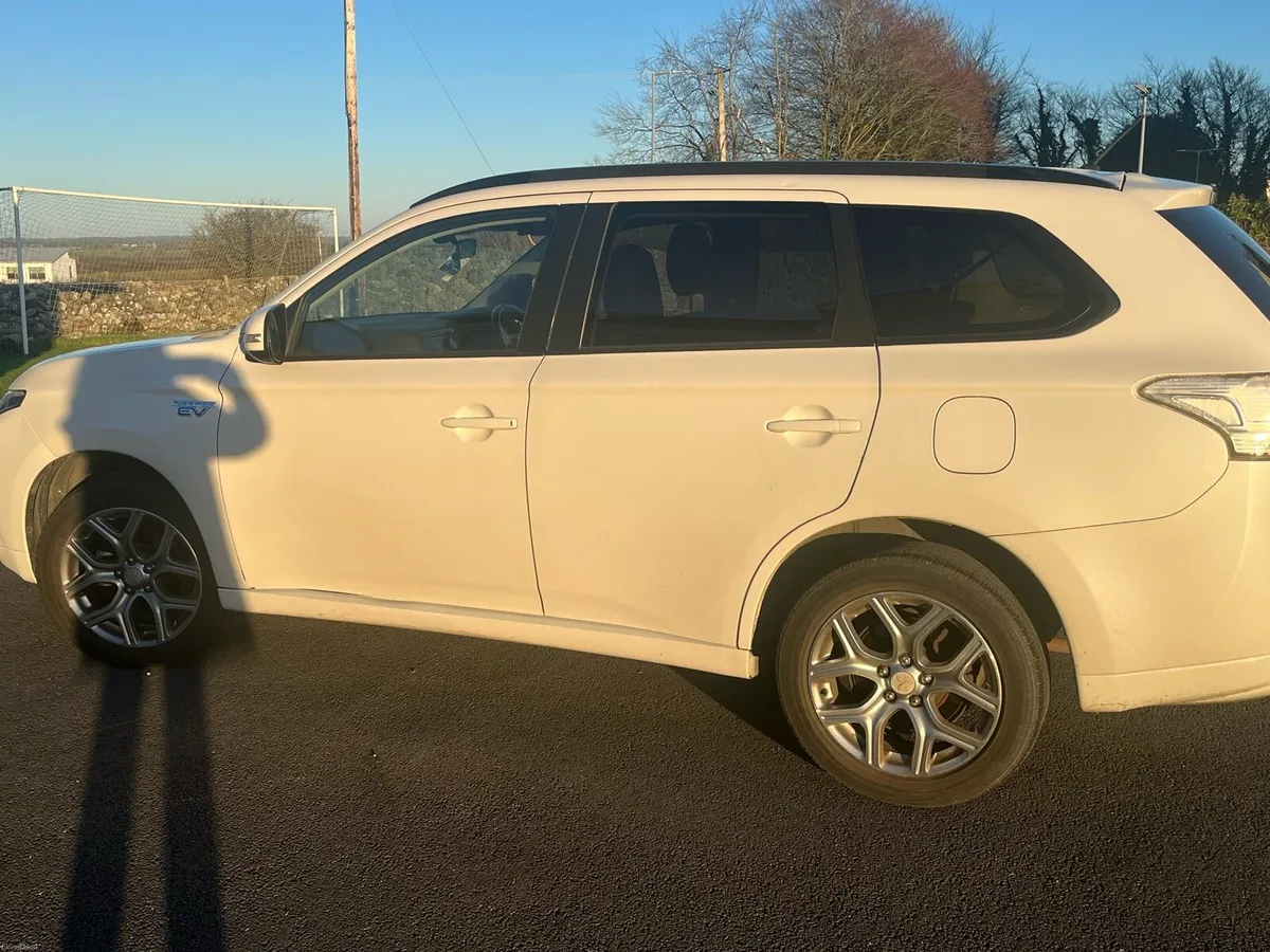 Mitsubishi Outlander - Image 3