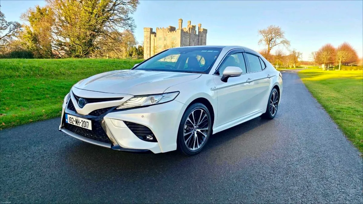 Toyota Camry Hybrid  low miles 25.950e negotiable - Image 1