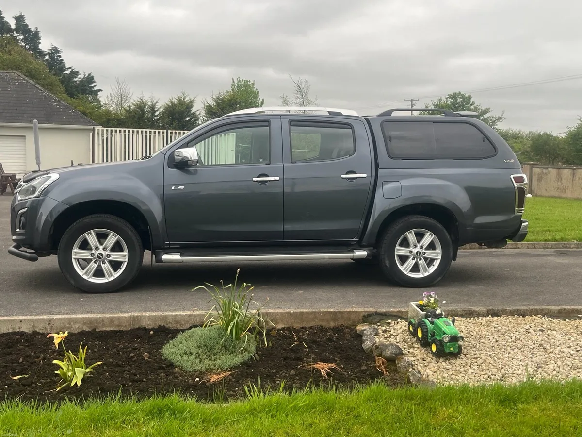 ISUZU D-MAX - Image 1