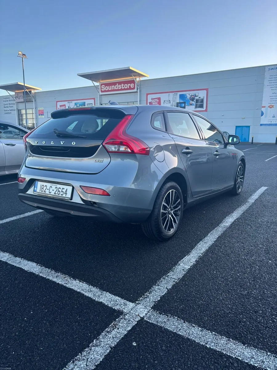 2018 Volvo V40 D2 2.0 Litre Diesel Momentum Ed - Image 4