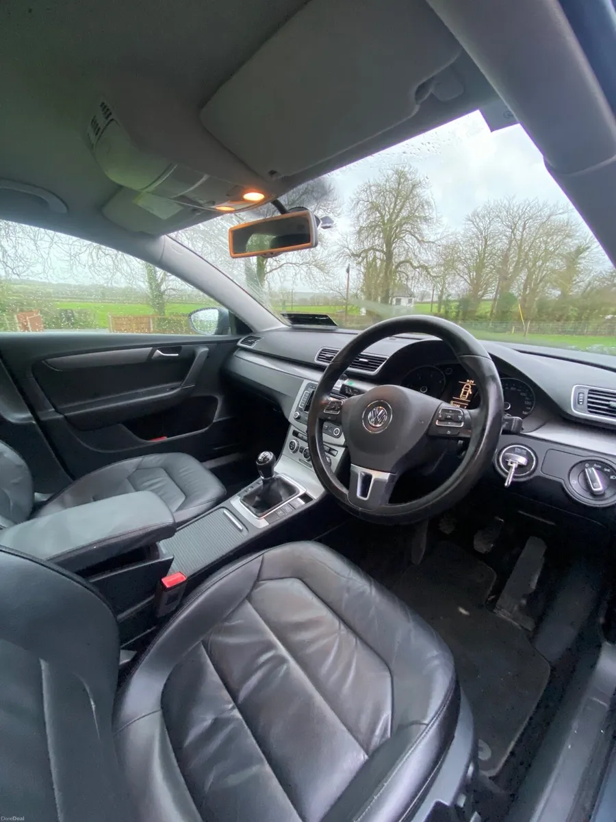 Volkswagen Passat - Image 3
