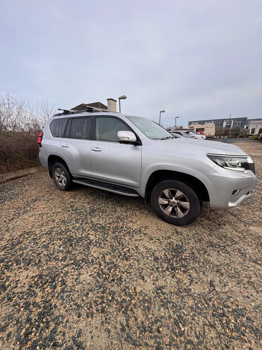 Hi Spec Land Cruiser (crew cab with 5 seats) - Image 3