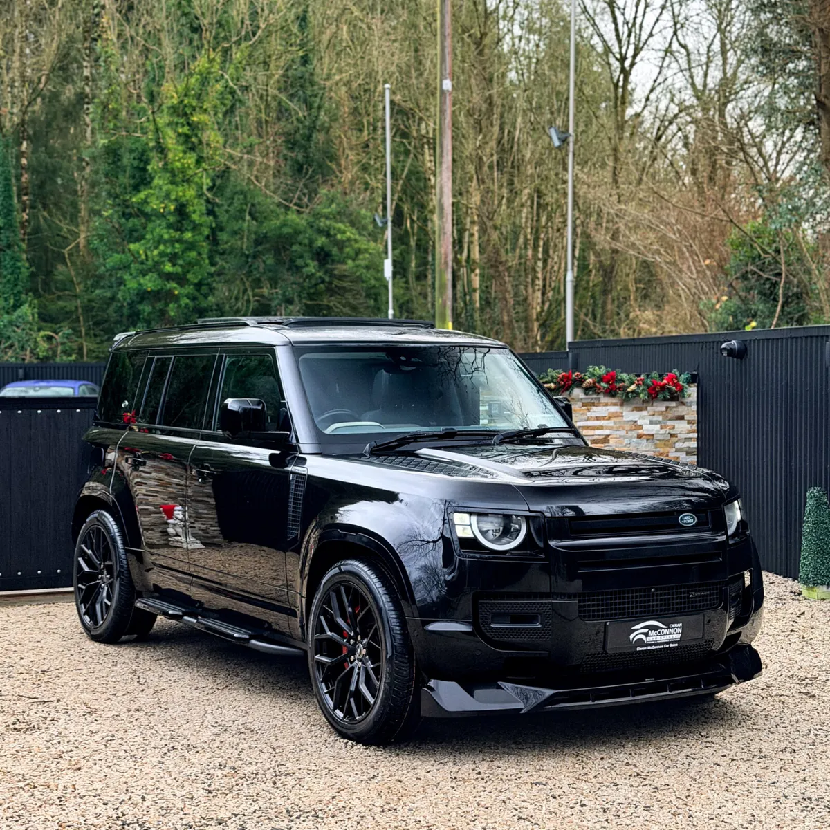 2021 (212) Land Rover Defender X DYNAMIC P400E 400 - Image 1