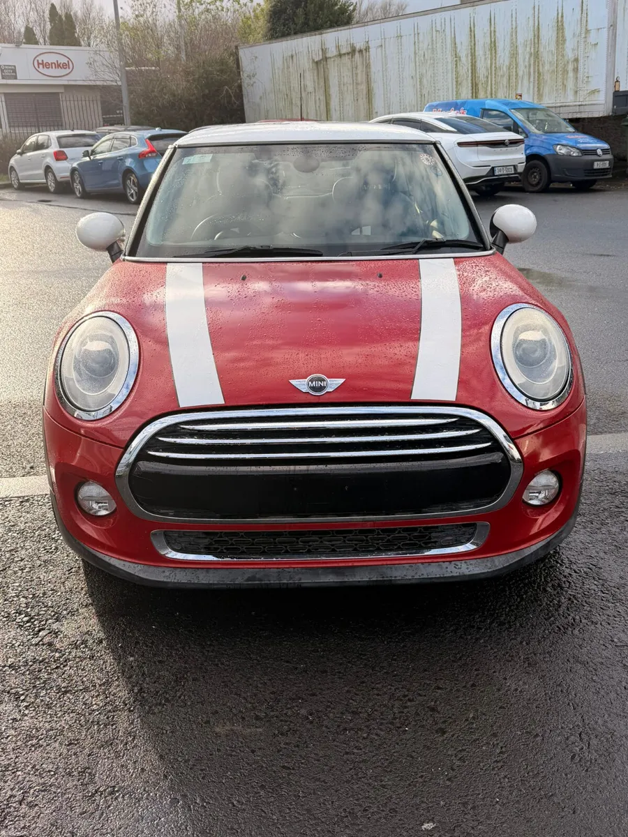 Mini cooper red 1.49 L 2014 - Image 1