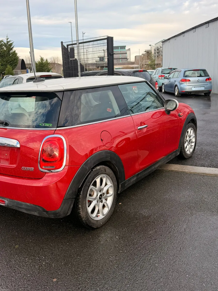 Mini cooper red 1.49 L 2014 - Image 4