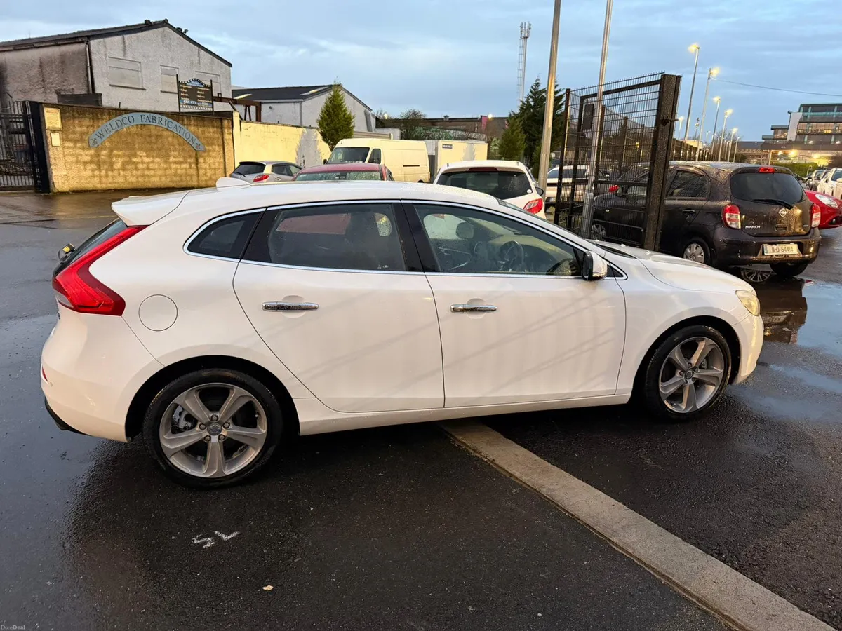 Volvo V40  white - Image 5