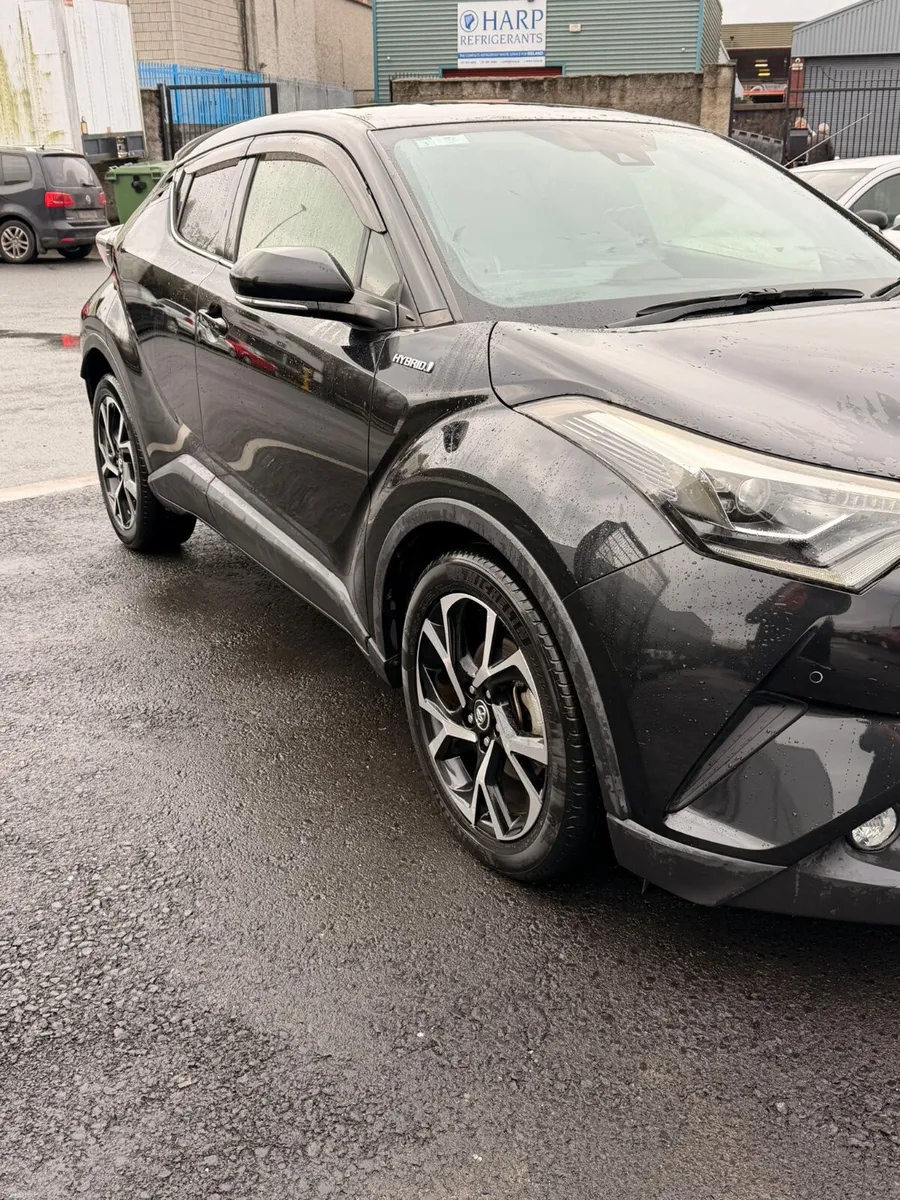 TOYOTA C-HR Hybrid 2017 - Image 2