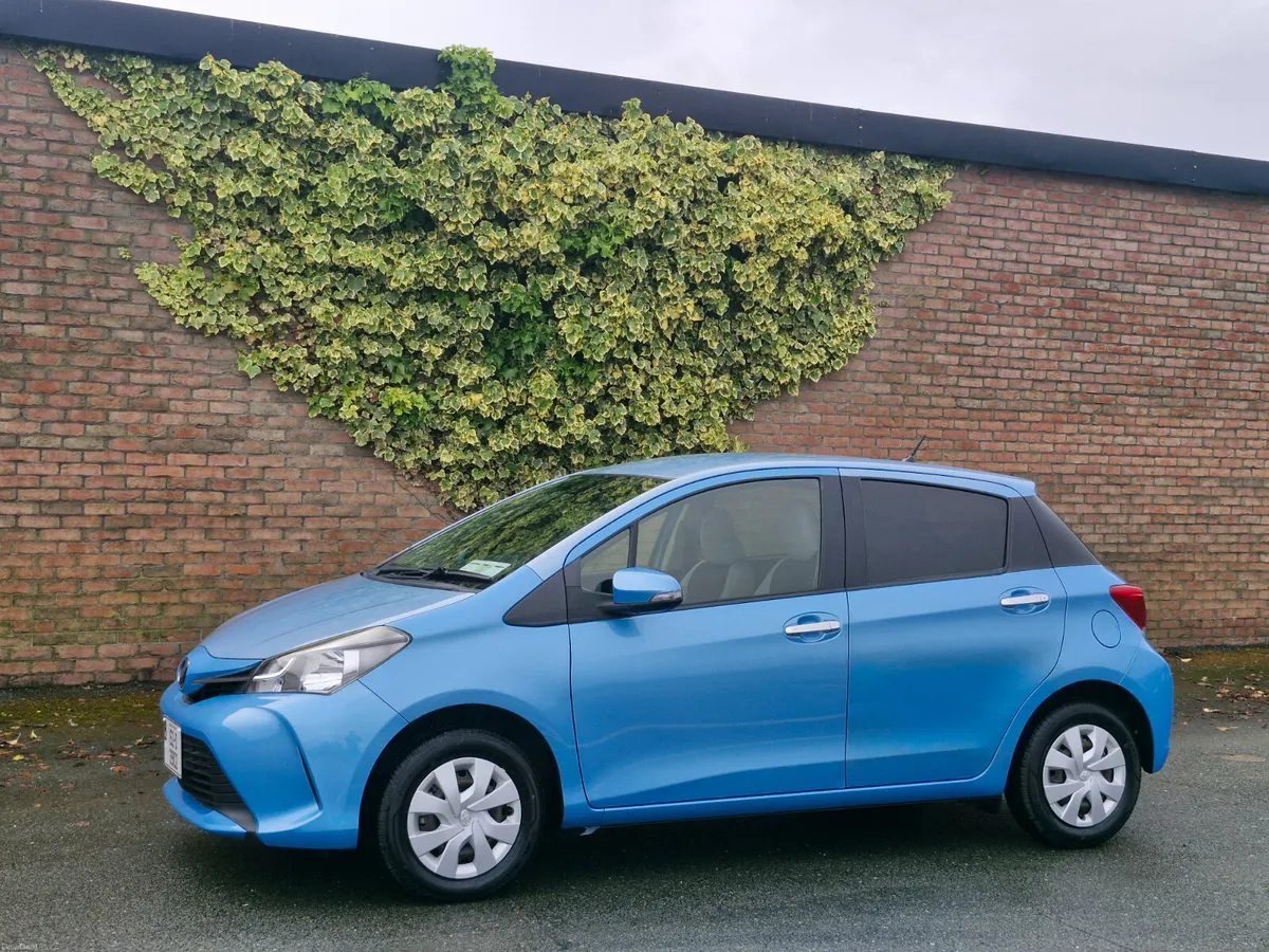 Toyota Vitz LOW KMS AUTOMATIC - Image 4