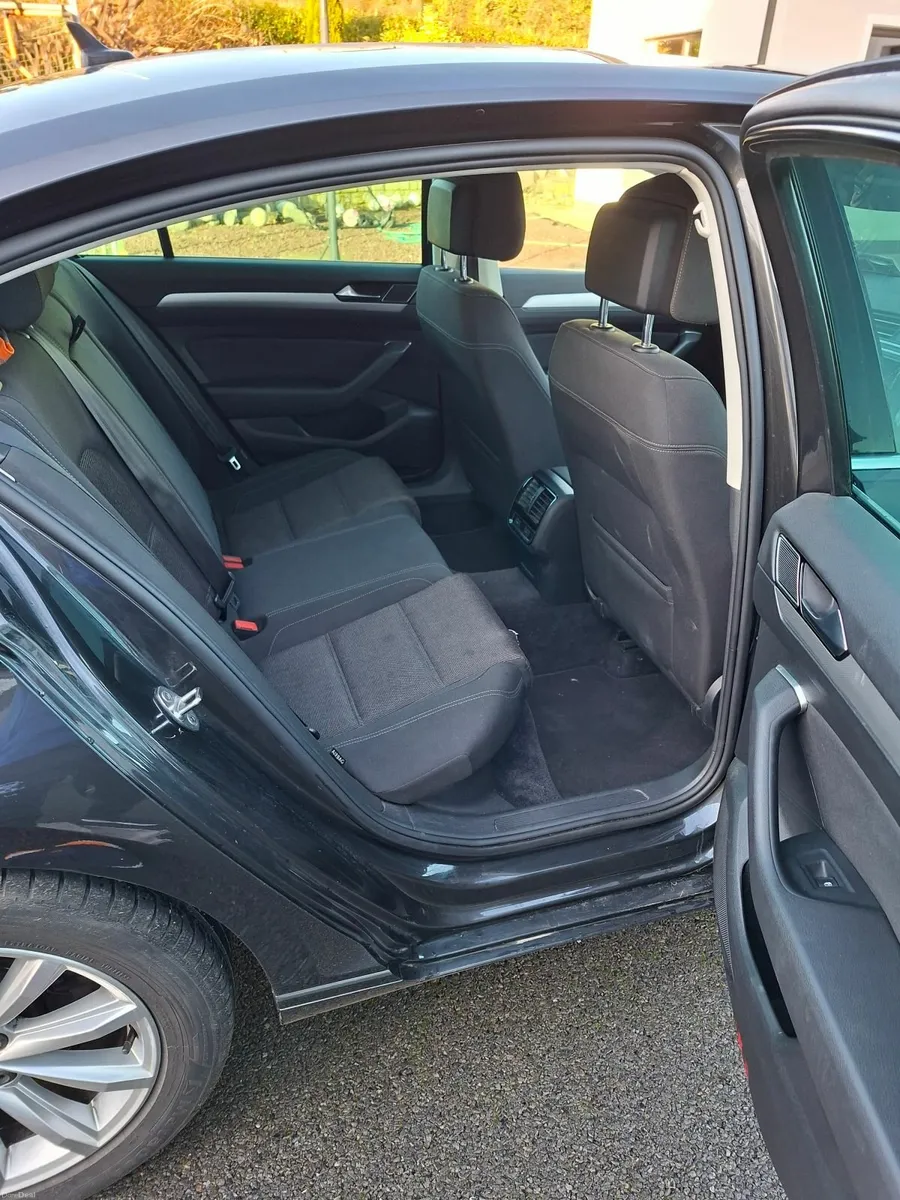 Volkswagen Passat 2019 - Image 3