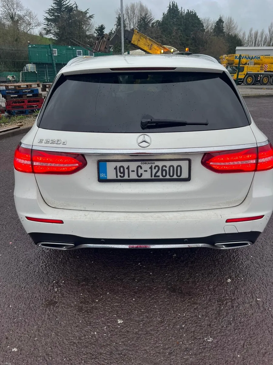Mercedes E220 AMG - Image 3